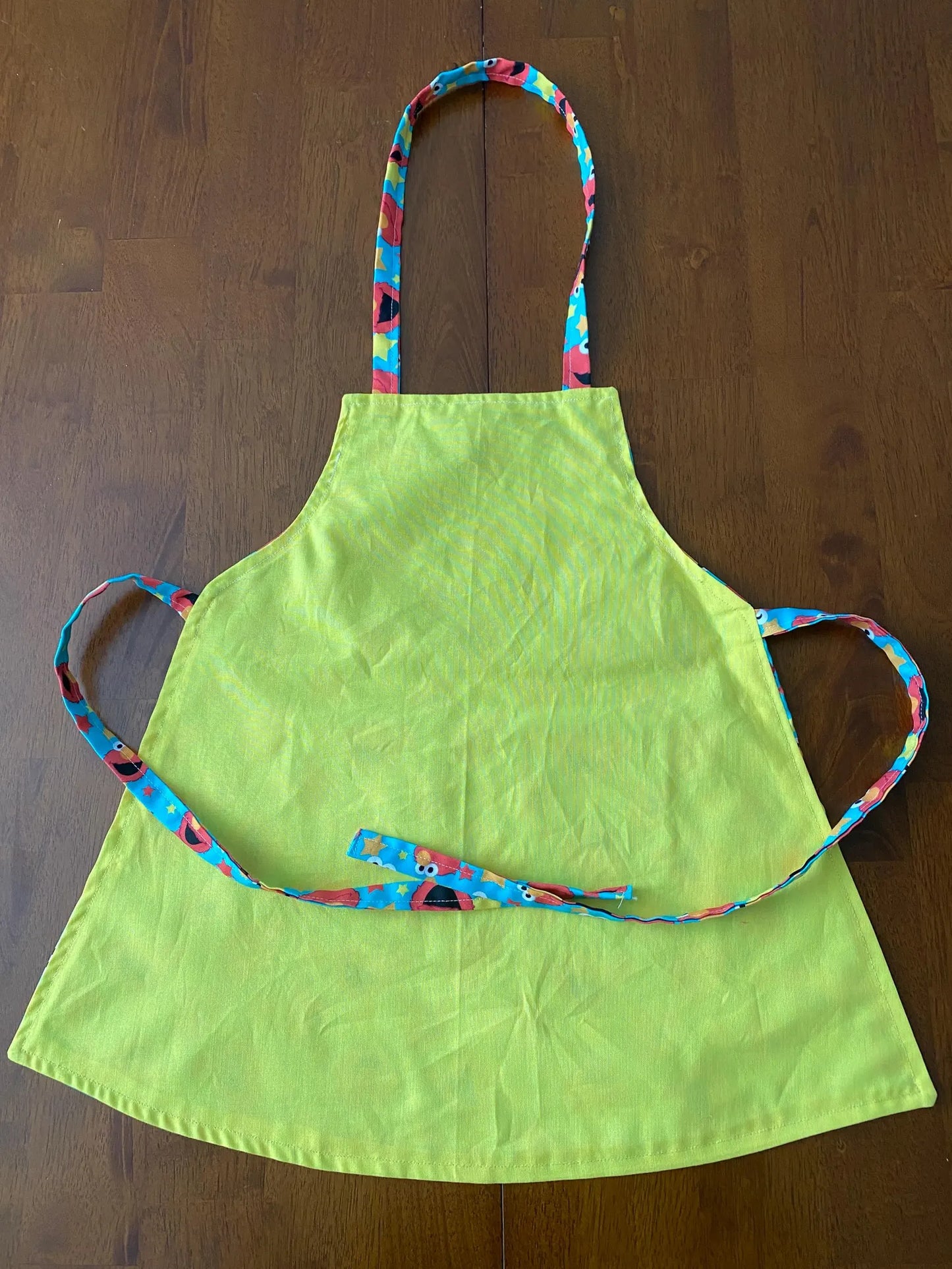Reversible Child Apron with Pockets Featuring Elmo